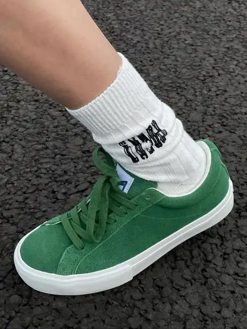 这双绿色滑板鞋有亿点点好看