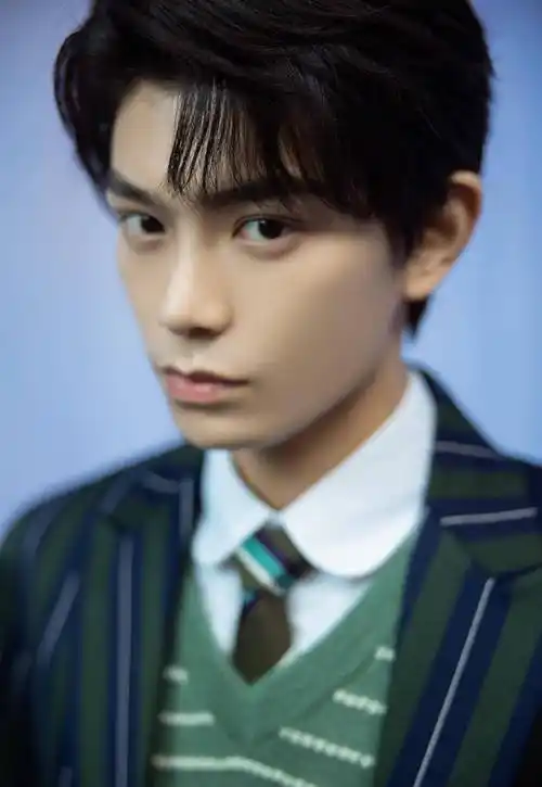 张艺兴采访人间清醒,丁禹兮宣传物料被吐槽,陈哲远新戏女主_孩子_因为