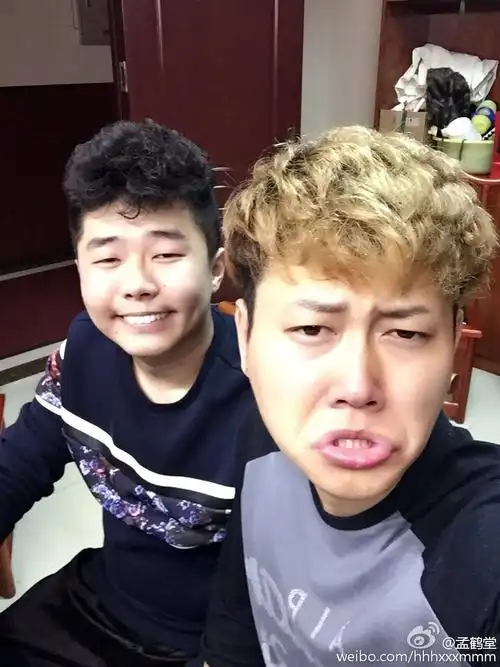 孟鹤堂这么好看的人儿是怎么把自己拍得这么丑的? - 知乎