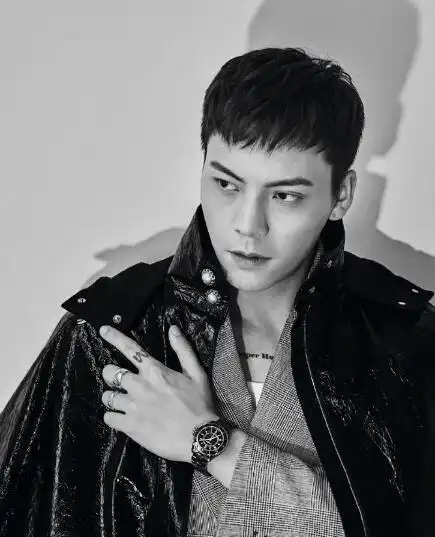 陈伟霆:我手握小刀,精雕细琢自己的人生