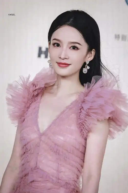 李沁干枯玫瑰妆##vogue时尚之力盛会