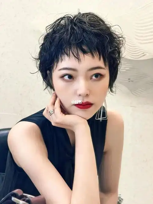 短发卷发港风卷发|郭采洁同款短发 短发卷发 港风复古卷发 喜欢港风