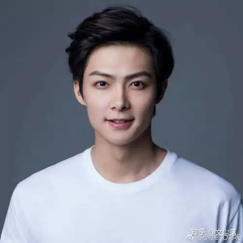 有桃花眼的男生如何?