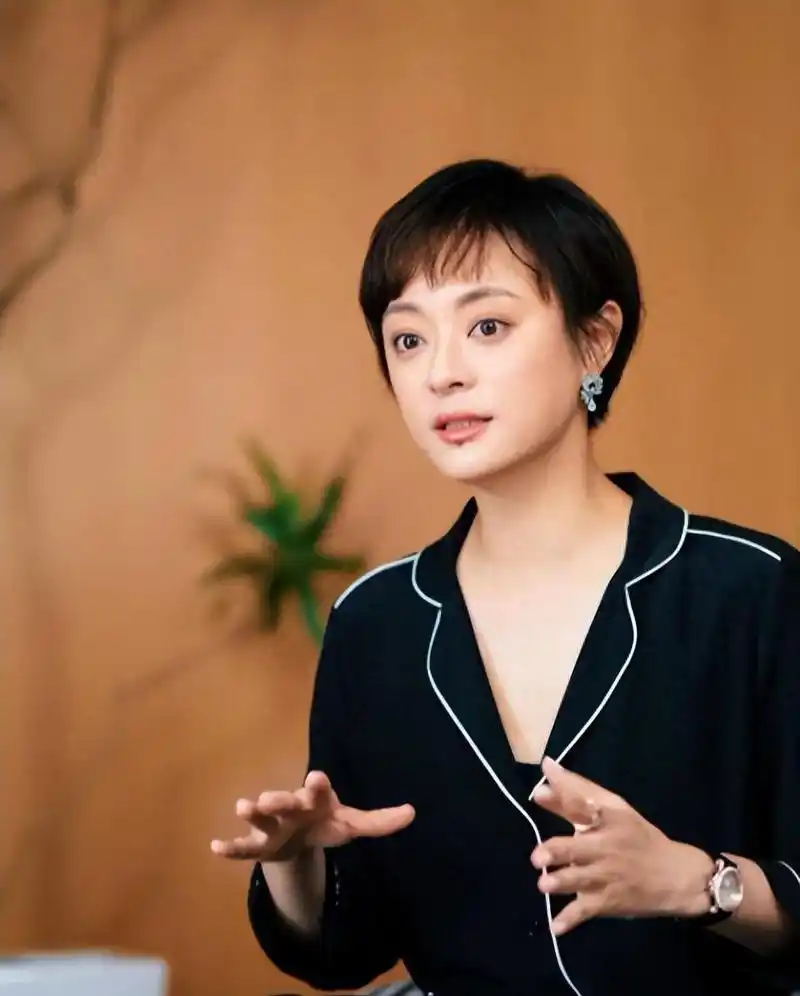 孙俪终于发声,与钱枫"在一起3年"的真相,最终为何嫁给邓超?