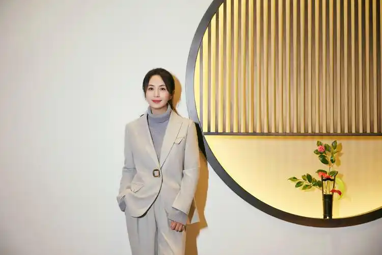 杨童舒在有趣的路上做减法丨人物