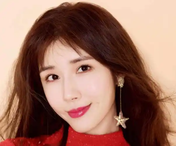 从2021年开始,李易峰的状态就下降不少.