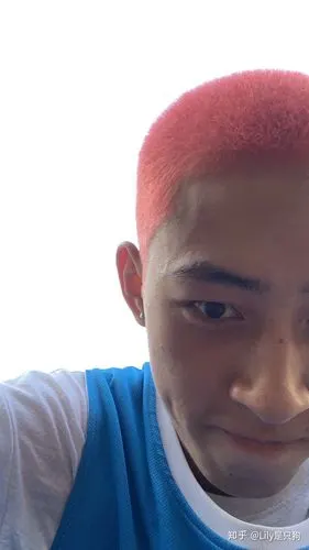 男生寸头初次染发染什么颜色