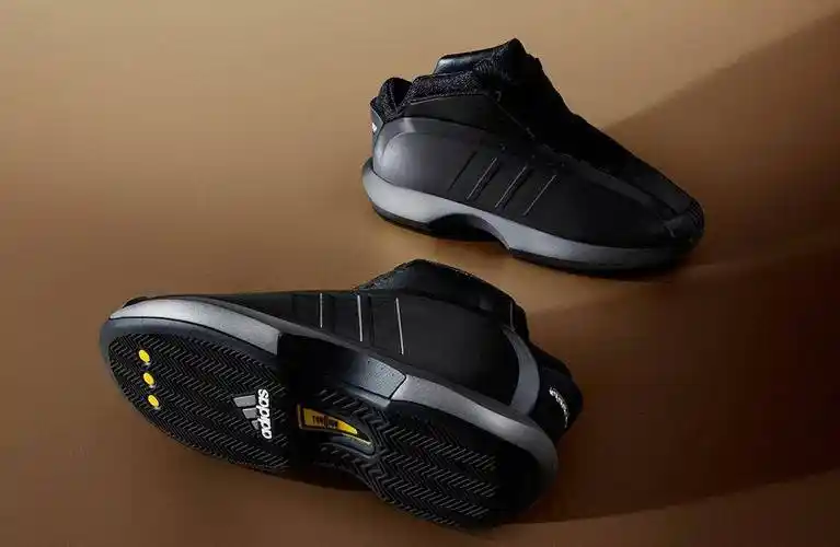 科比战靴新配色曝光!这颜值你打几分?_crazy_adidas_气质