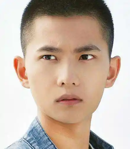 圆寸是检验男明星颜值的唯一标准,男神彭于晏换上圆寸一言难尽!