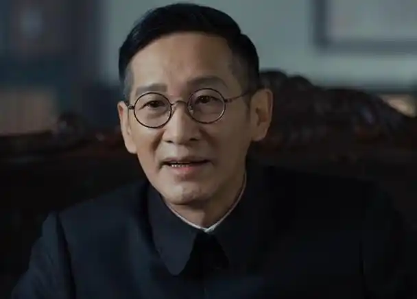 王劲松领衔谍战剧播1天收视率破2,网友:这才是真正的谍战剧!