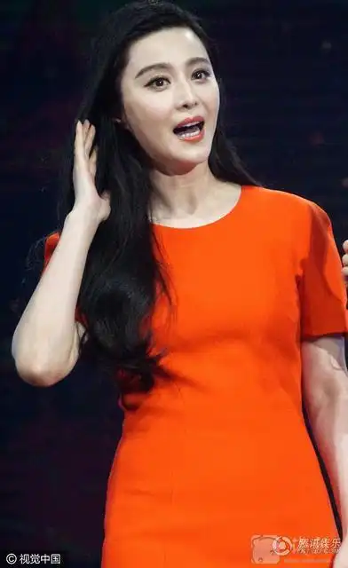 范冰冰小肚微凸获搀扶,胖了还是怀了?