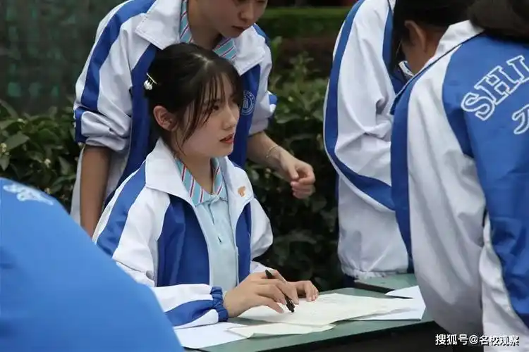 石室中学四大学生组织洋溢着多姿多彩的激情描绘着色彩斑斓的青春