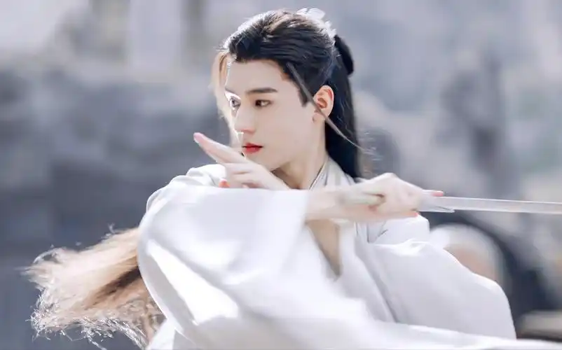 活动作品温客行龚俊白衣剑在老温手里是直的呢