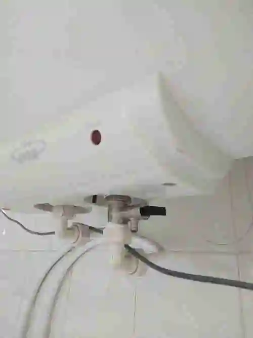 老式插电的美的热水器下面黑色旋转钮是啥作用?