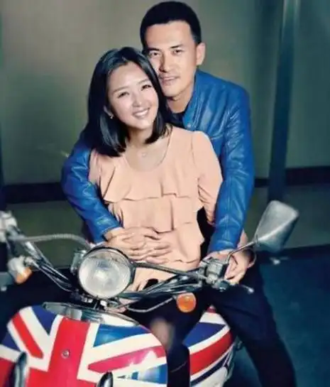 浪姐公演起冲突!何洁抹着泪拎包走人,尚雯婕开撕她的原因找到了