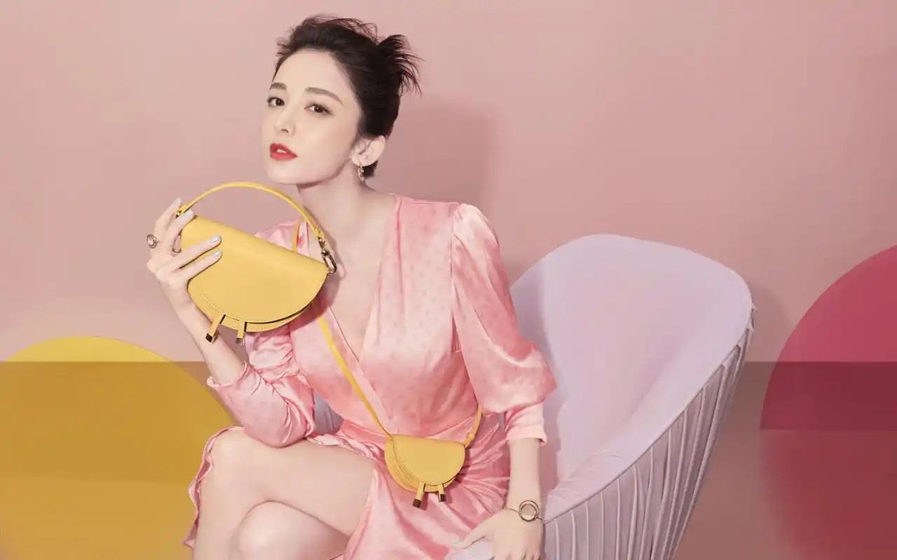 古力娜扎甜美优雅高清桌面壁纸