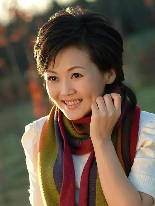 至今未嫁人的4位央视女主持人情史个个简单四十岁以上这么多