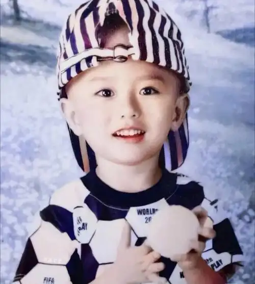 大家来猜一猜这个小时候的明星