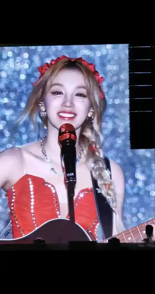 在舞台上光都偏爱的宋闪闪#宋雨琦 #神级现场 #绝美 #女团 - 抖音