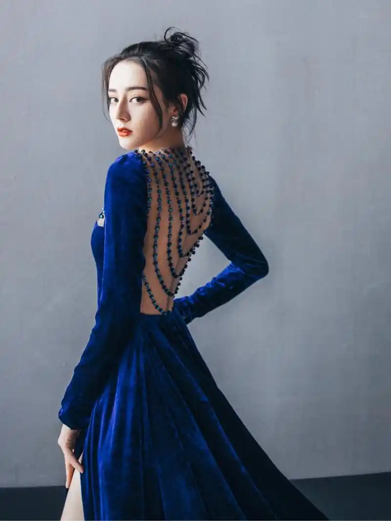 这两副热巴重复戴的珍珠耳环,真的好美  我一直都很关注迪丽热巴,她