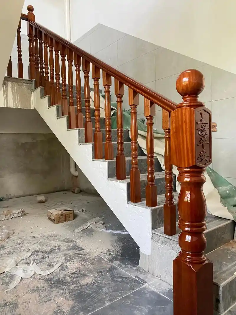 实木扶手#实木楼梯扶手 #别墅楼梯扶手设计 #楼梯厂家 #中 - 抖音