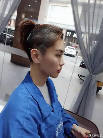 这个发型真的是男生,女生都可以hold住 360°,无死角的好看 这么帅气