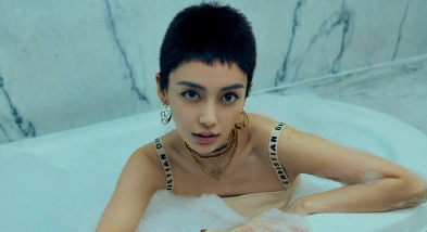 angelababy寸头造型登封面!盘点那些女生也能驾驭的帅气超短发!