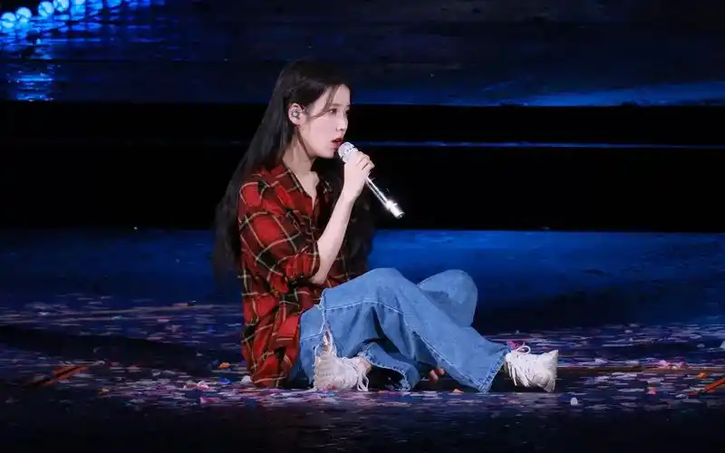 【4k转载】iu《ah puh》蚕室安安可,很可爱的舞台-在梦里和你遇见-iu