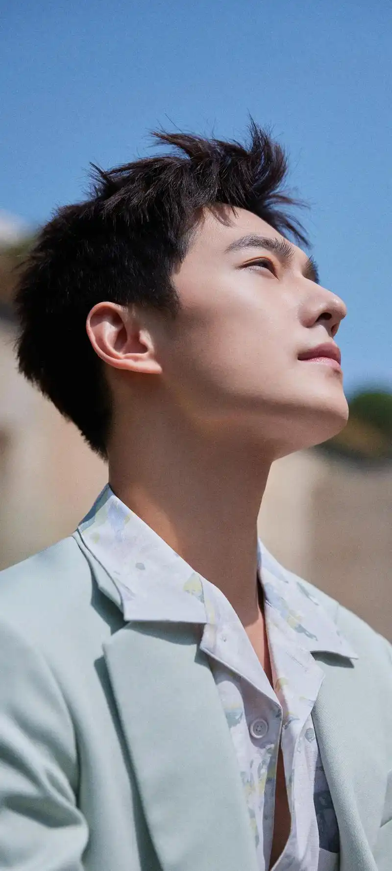 杨洋的专属壁纸 这张壁纸以杨洋为主角,他的笑容温暖如阳光,让人感受