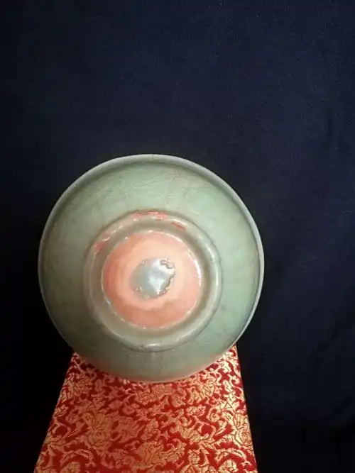 元代龙泉窑梅子青碗