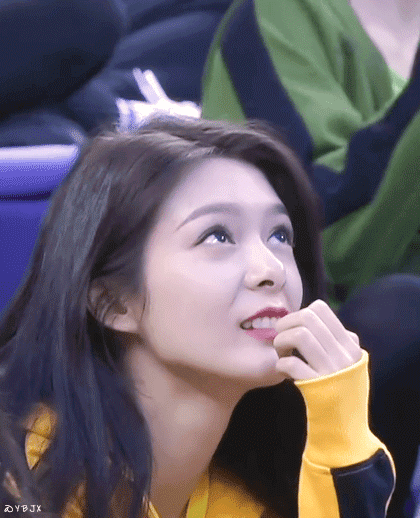 被r1se吵到捂耳朵的傅菁# 傅菁:我太难了r1se组团呐喊:啊啊啊啊傅技