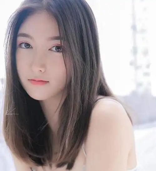 小女生清新长直发发型,长发女神迷倒众人_飘逸直发_女生发型大全