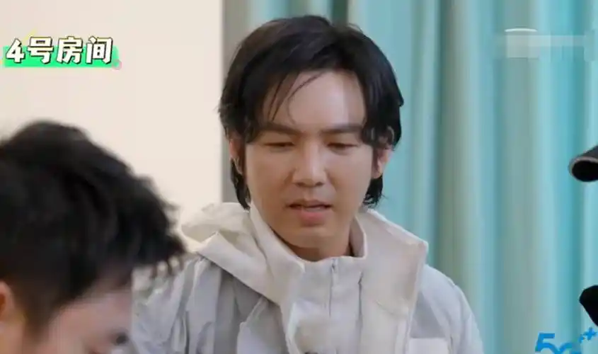 原创47岁钟汉良变化大露脸综艺被指颜值下滑脸部浮肿发际线后移