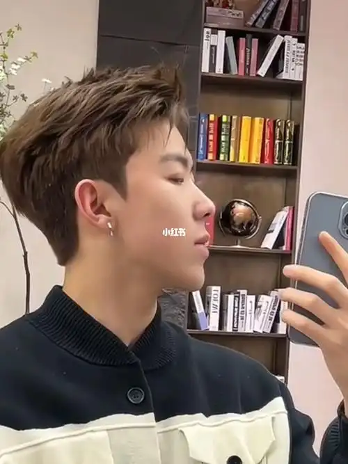 男生发型三七侧分推荐