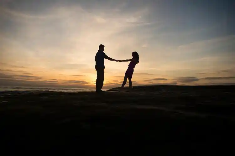 浪漫情侣唯美高清桌面壁纸