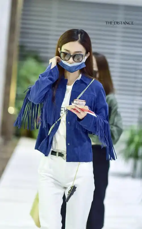 赵丽颖最新机场抓拍写真图片_明星_美桌网