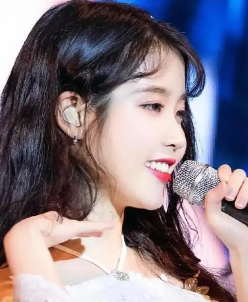 塌鼻梁也能好看?真的有女明星塌鼻子?