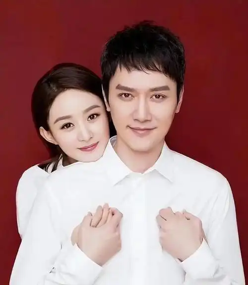 冯绍峰参加儿子的运动会,5岁想想身高到他腰部,长得很像赵丽颖