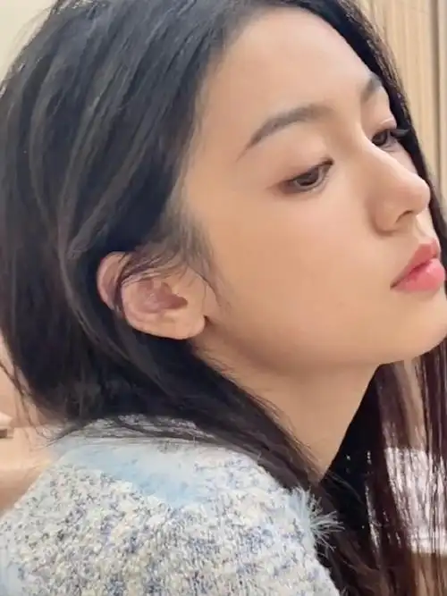 周也侧脸live图#周也侧脸好好看啊,敢发live图的人颜值是真的没邓说