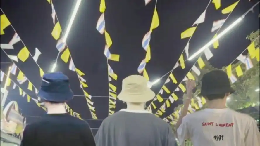 tfboys分享190729tfboys渔夫帽神仙背影图三胞胎兄弟帅气来袭