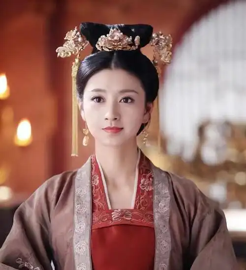 不温不火的5位女星五官个个是玄学古装与现实差距很大