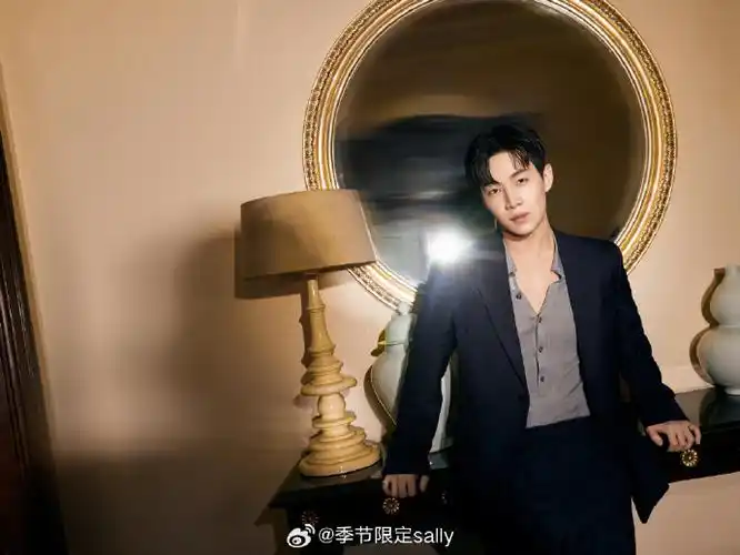 刘宪华低胸装##刘宪华深v内搭#刘宪华这套低胸装我不允许还有人每看