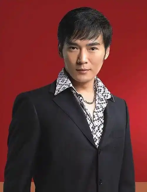 焦恩俊:被妻子夺走亿万财产和女儿,净身出户后母亲成为他的依靠_黄宛