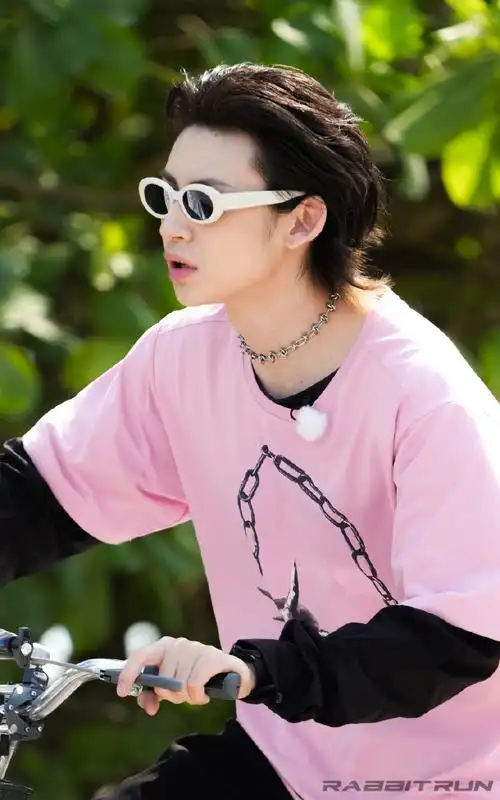 小鬼王琳凯音你而来##小鬼把更多时间花在音乐上