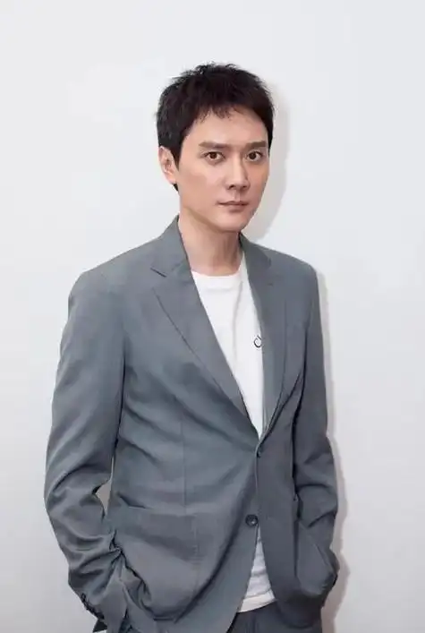 杨幂和冯绍峰合作时他多次要求导演加吻戏