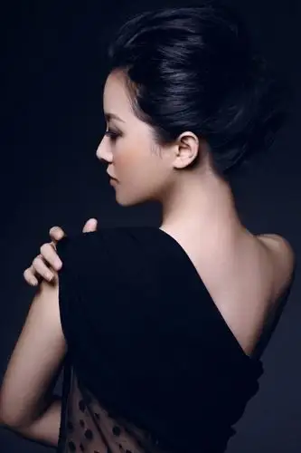 谁给我一些姚贝娜的图片,好看些.