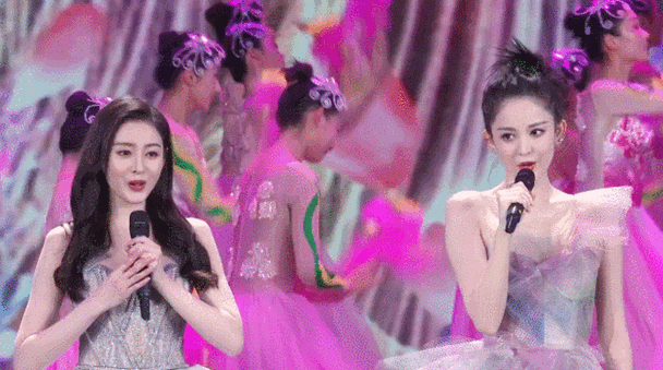 颜值高的古力娜扎简直是"合照杀手",这么大优势,难怪会把张天爱比下去