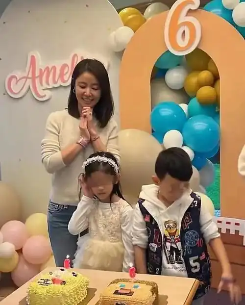 近日,有网友晒出林心如和霍建华为女儿小海豚庆生的照片,照片一发出