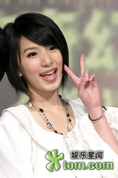 hebe短发的后面的样子