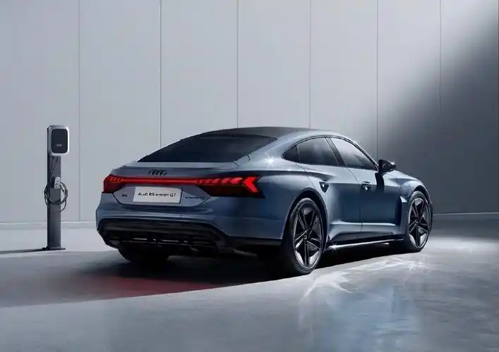 与保时捷taycan出自同款纯电动平台奥迪rsetrongt开启预售